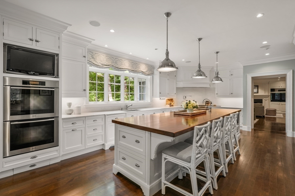 121 Livingston Road Wellesley, MA 02482 - Photo 7 of 42