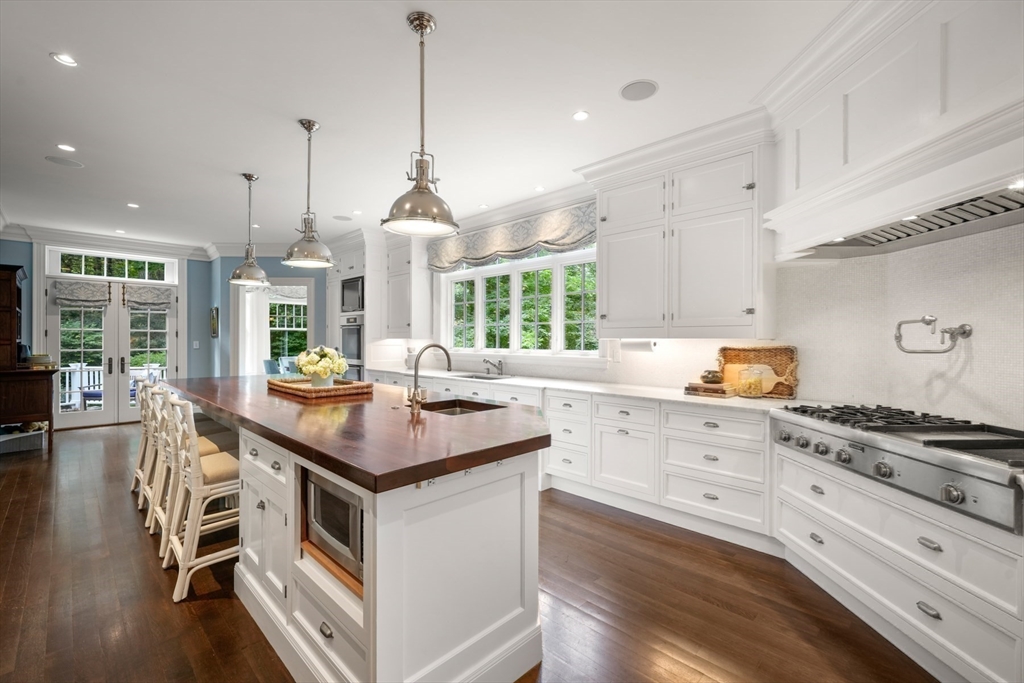 121 Livingston Road Wellesley, MA 02482 - Photo 9 of 42