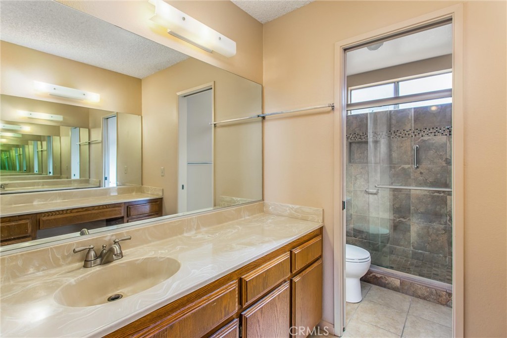 940 Ardmore Circle Redlands, CA 92374 - Photo 25 of 41 a bathroom with a sink shower and a toilet