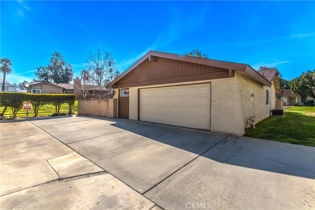 940 Ardmore Circle Redlands, CA 92374 - Photo 4 of 41 a view of a house with a yard and large tree