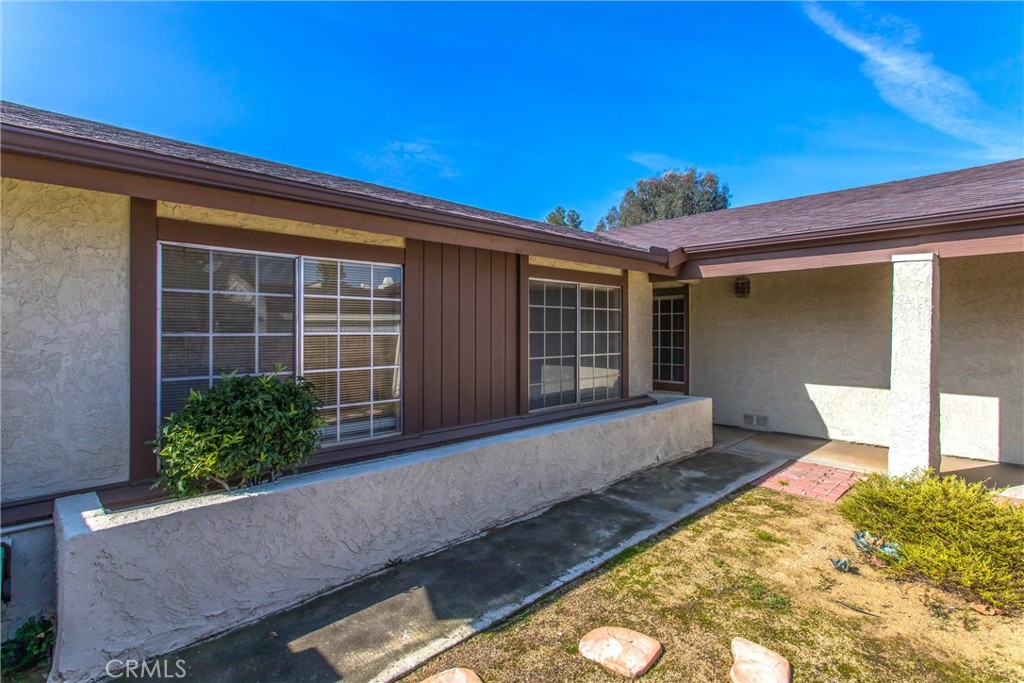 940 Ardmore Circle Redlands, CA 92374 - Photo 6 of 41 a front view of a house with a yard