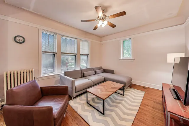 $249,900 | 1254 West Thorndale Avenue, Unit 1W, Chicago, IL 60660