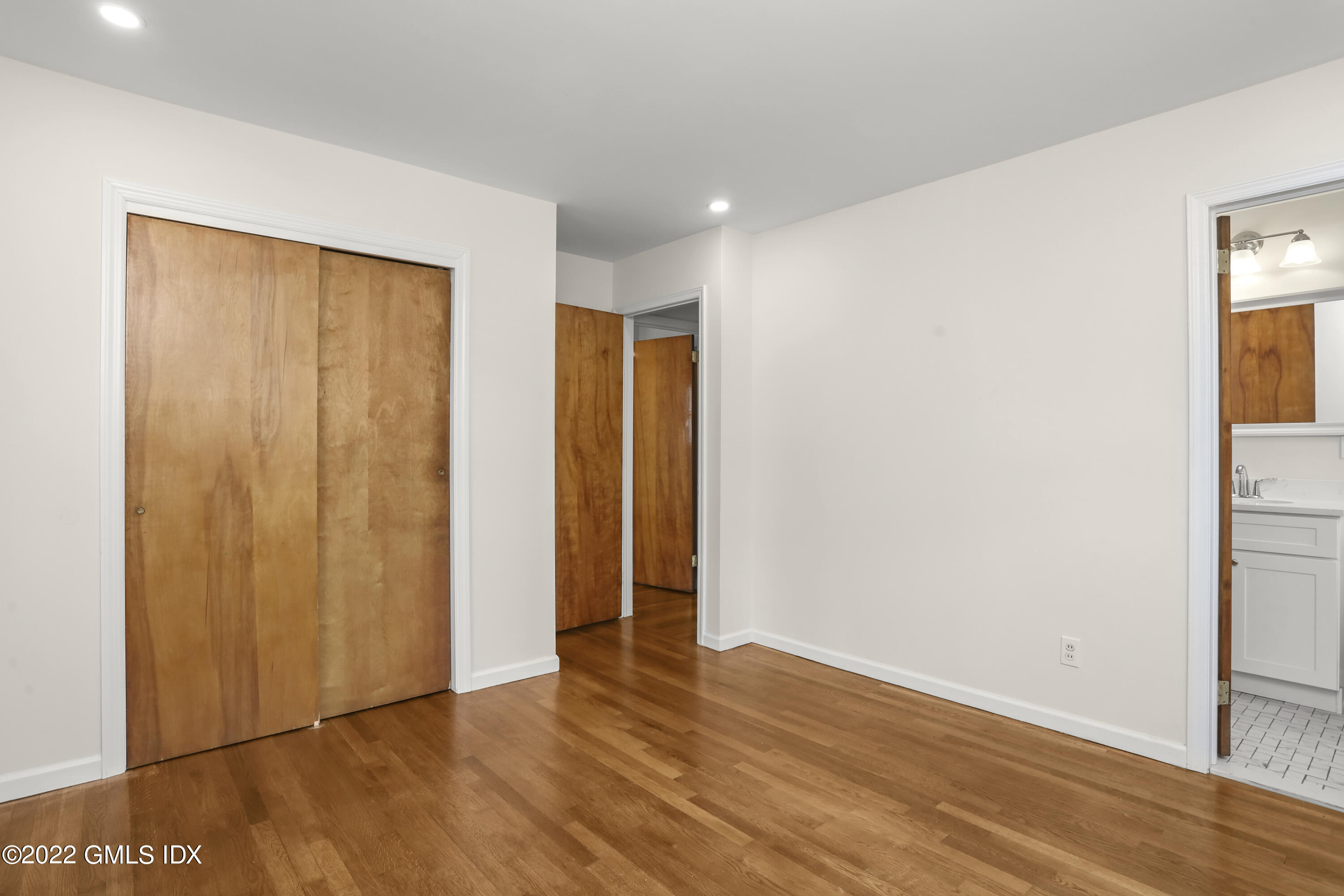 29 Thorn Hill Road Riverside, CT 06878 - Photo 16 of 37 Primary Bedroom