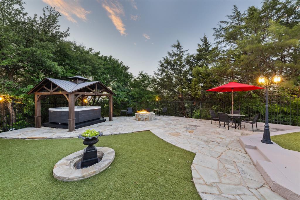 124 Private Road 2202 Decatur, TX 76234 - Photo 38 of 40 a swimming pool with a yard