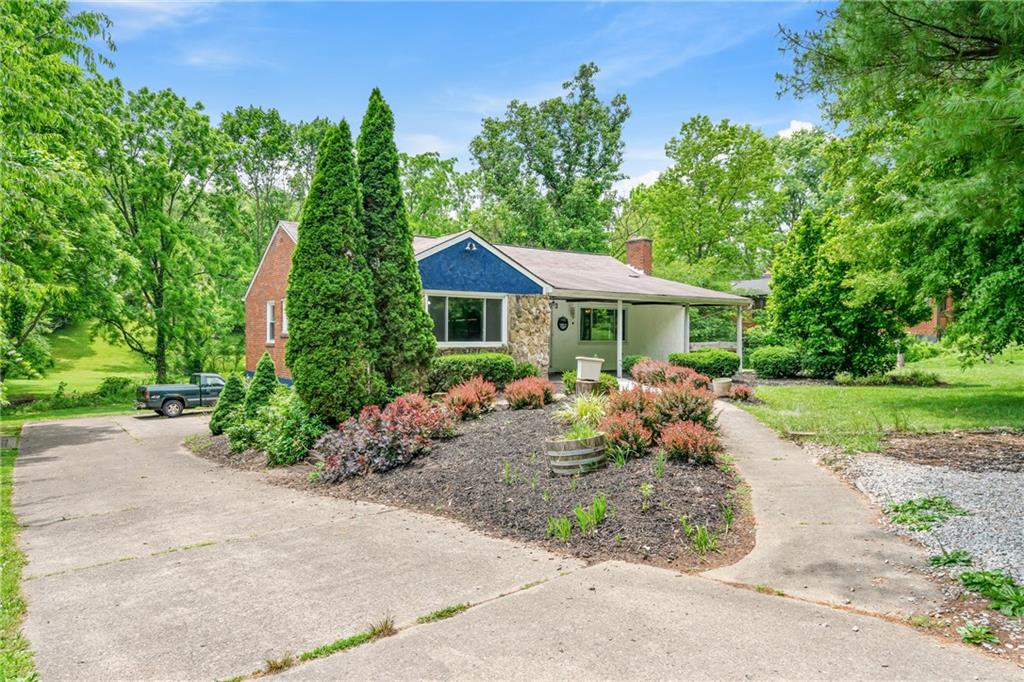 242 Hays Road Pittsburgh, PA 15241 - Photo 2 of 29 Gallery Image 2