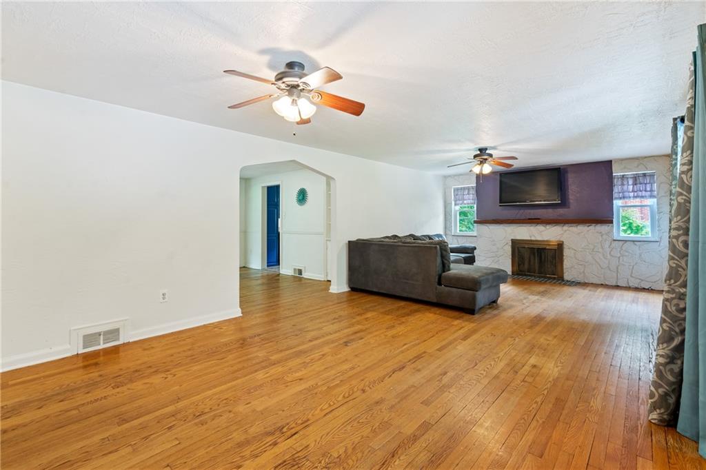 242 Hays Road Pittsburgh, PA 15241 - Photo 5 of 29 Gallery Image 5