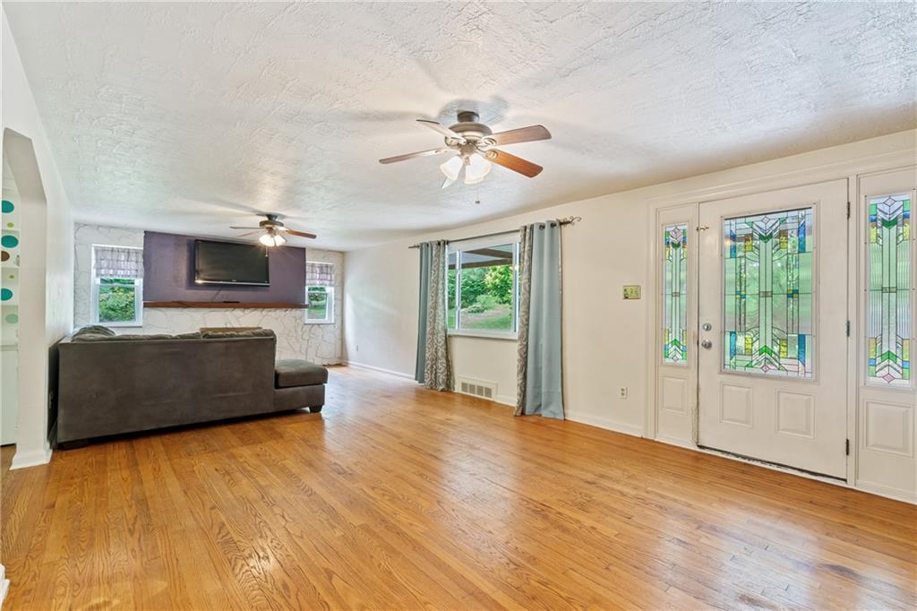 242 Hays Road Pittsburgh, PA 15241 - Photo 6 of 29 Gallery Image 6