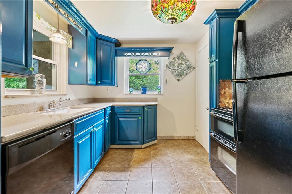 242 Hays Road Pittsburgh, PA 15241 - Photo 9 of 29 Gallery Image 9
