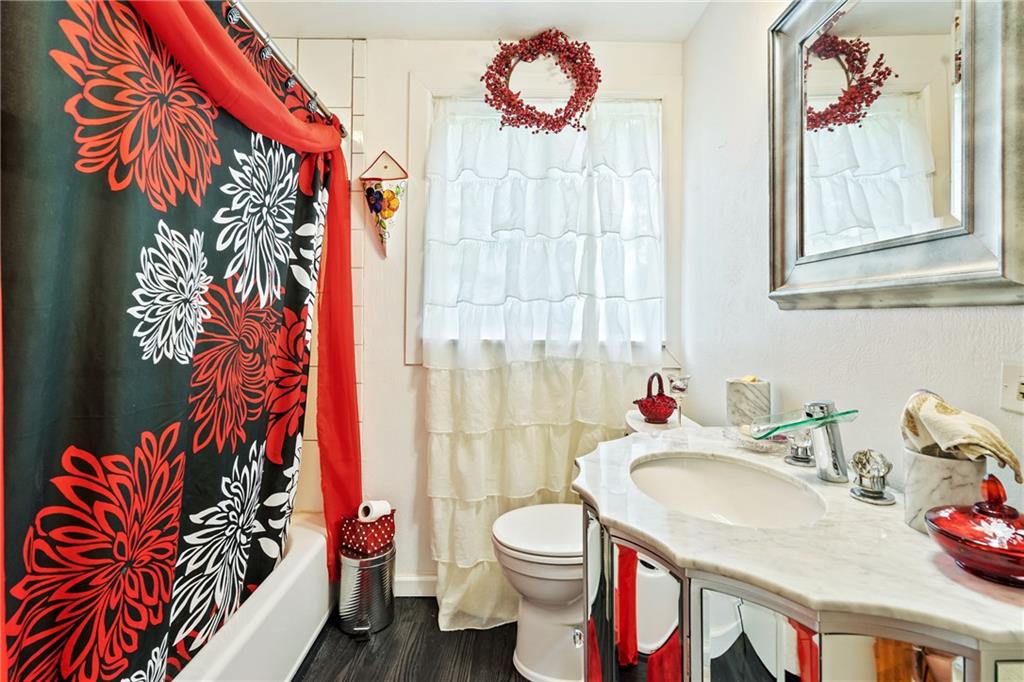 242 Hays Road Pittsburgh, PA 15241 - Photo 10 of 29 Gallery Image 10