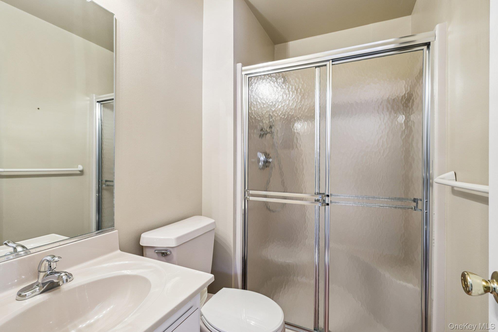 21 Bridge Road Nanuet, NY 10954 - Photo 22 of 43 Second Master Suite full bathroom