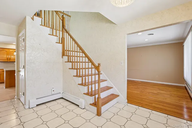 $899,000 | 21 Bridge Road, Nanuet, NY 10954