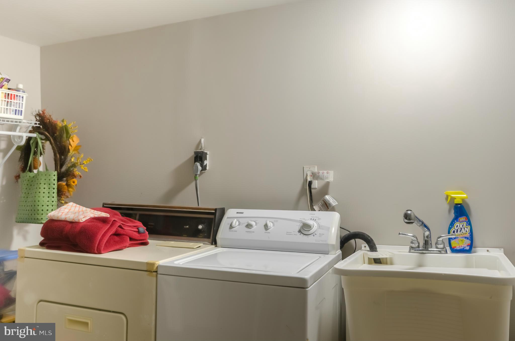 10 7th Street Northeast Washington, DC 20002 - Photo 8 of 30 a utility room with dryer and washer