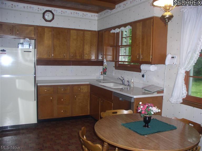 8400 Rockspring Drive Bainbridge, OH 44023 - Photo 7 of 16