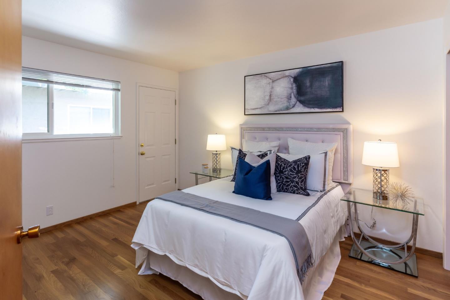 759 Middlefield Road Palo Alto, CA 94301 - Photo 13 of 35 a bed room with a bed and chair