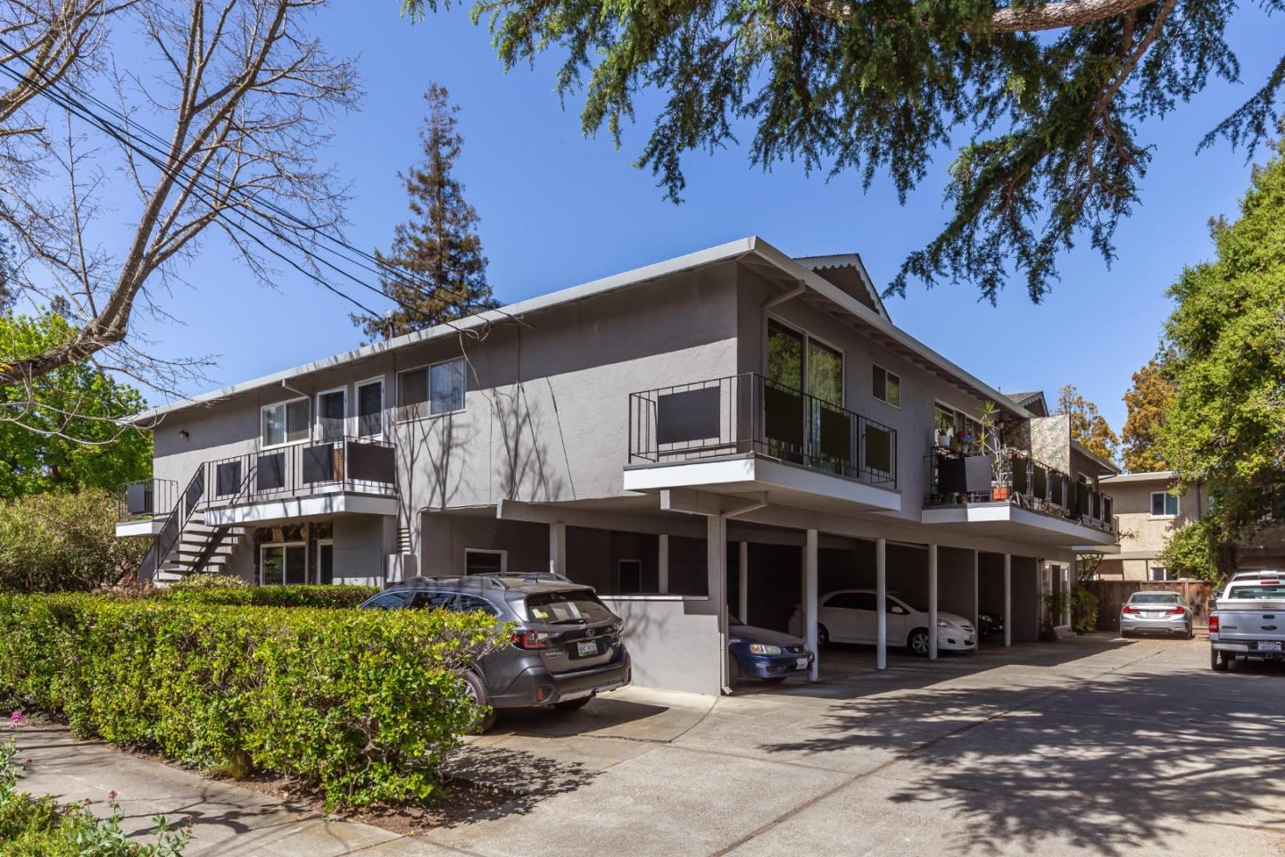 759 Middlefield Road Palo Alto, CA 94301 - Photo 2 of 35 a front view of a building with garden
