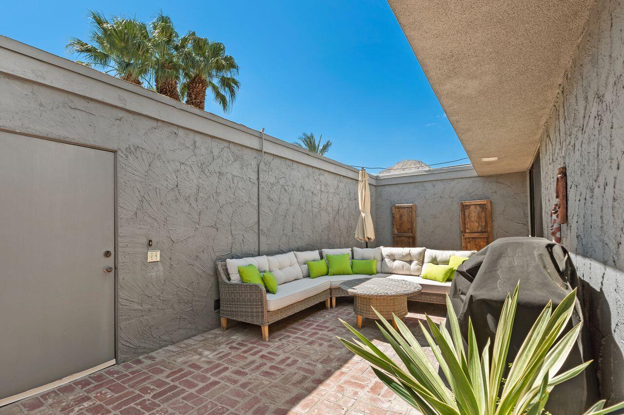45475 Pueblo Road Indian Wells, CA 92210 - Photo 22 of 30 a backyard of a house with outdoor seating