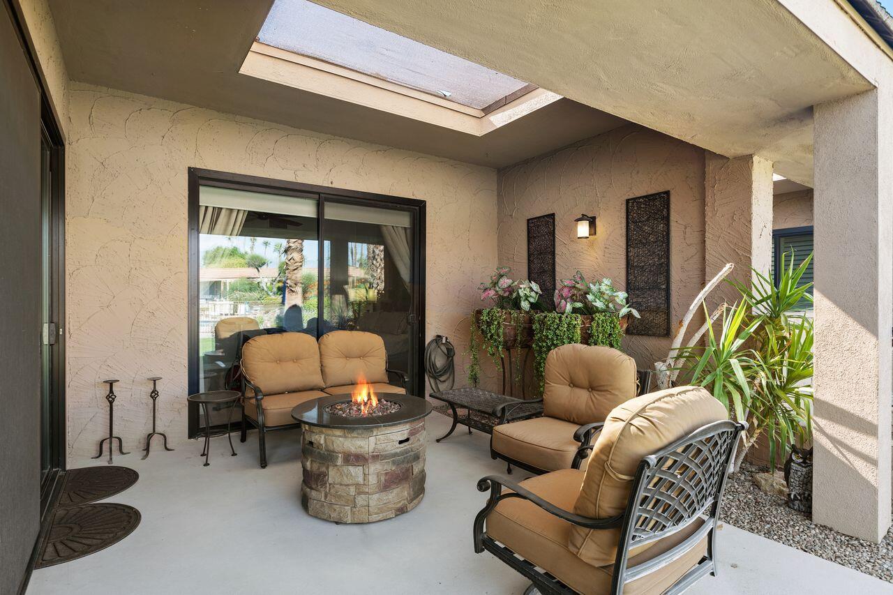 45475 Pueblo Road Indian Wells, CA 92210 - Photo 24 of 30 a living room with furniture and a potted plant