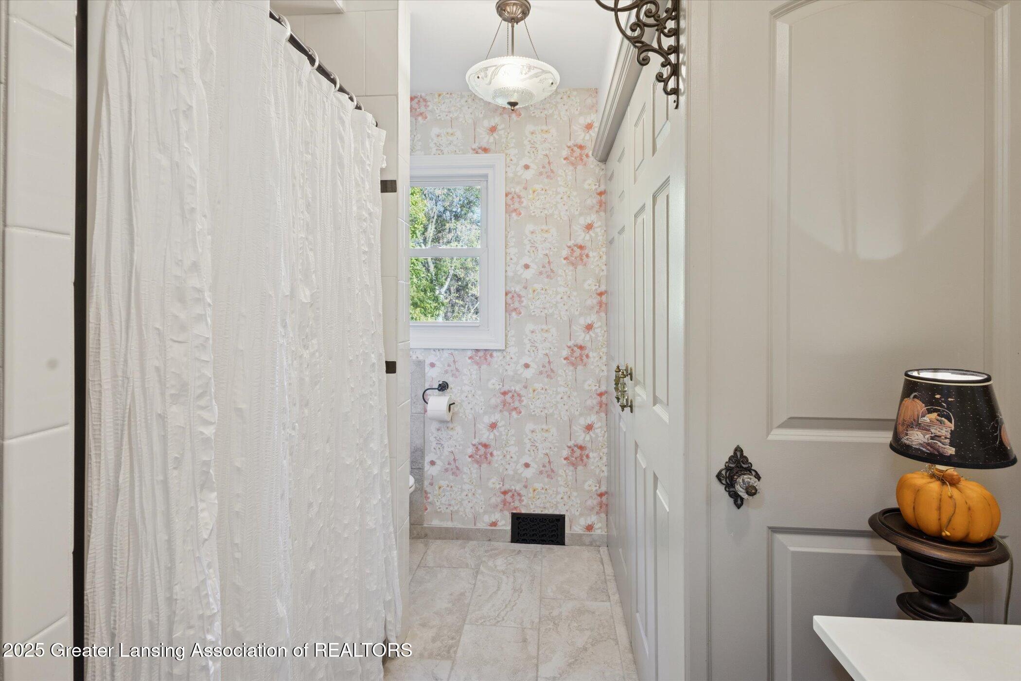 1383 Northcrest Road Lansing, MI 48906 - Photo 24 of 40 28-1383-Northcrest-Rd-Lansing-MI-48906-W