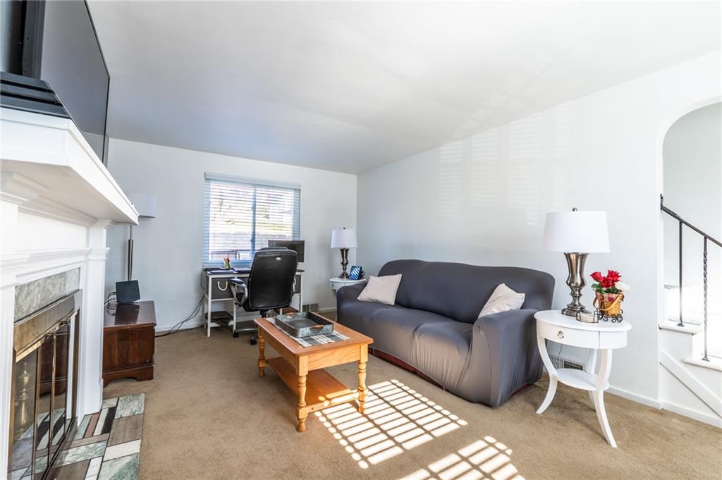 2046 Brookfield Road Pittsburgh, PA 15243 - Photo 3 of 25 Gallery Image 3