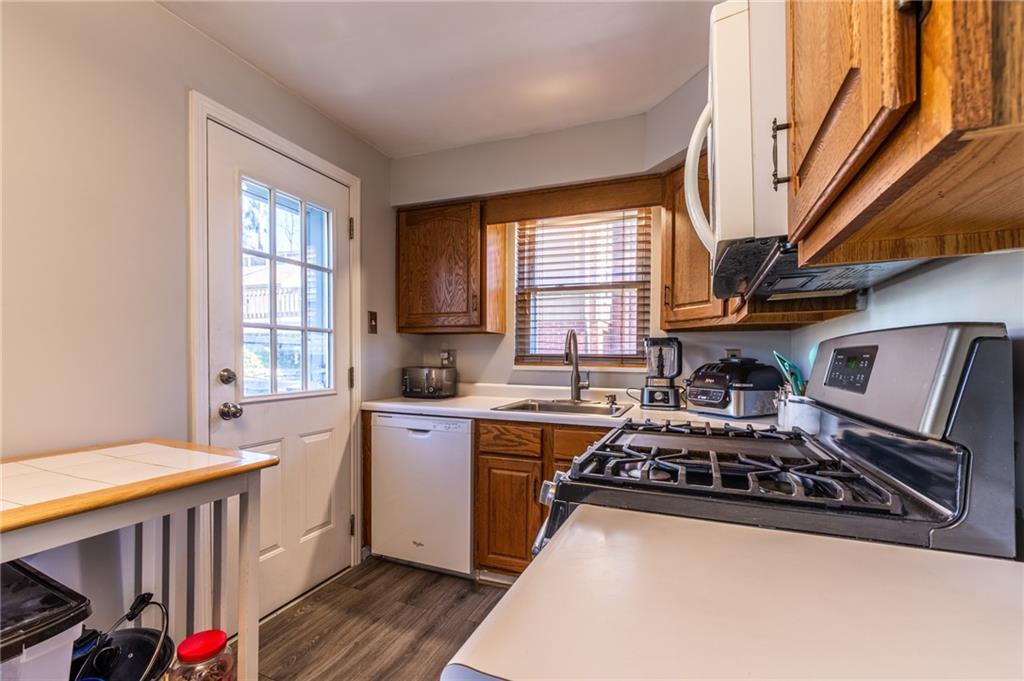 2046 Brookfield Road Pittsburgh, PA 15243 - Photo 9 of 25 Gallery Image 9