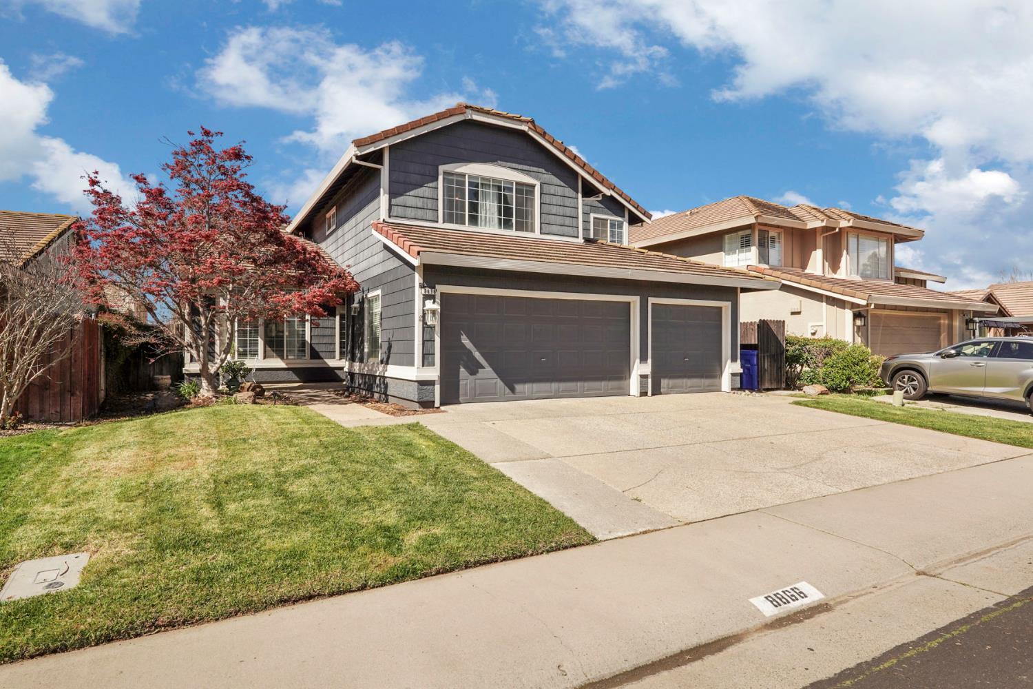 8866 Starfall Way Elk Grove, CA 95624 - Photo 3 of 43