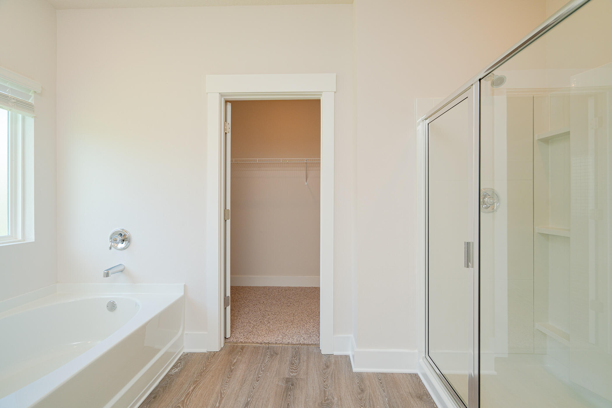 2425 Dakota Way Crestview, FL 32536 - Photo 19 of 43 Main Bathroom