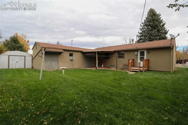 a view of house with backyard