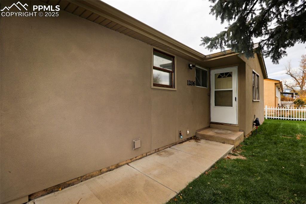 1206 Hartford Street Colorado Springs, CO 80906 - Photo 3 of 24 a backyard of a house with lots of green space
