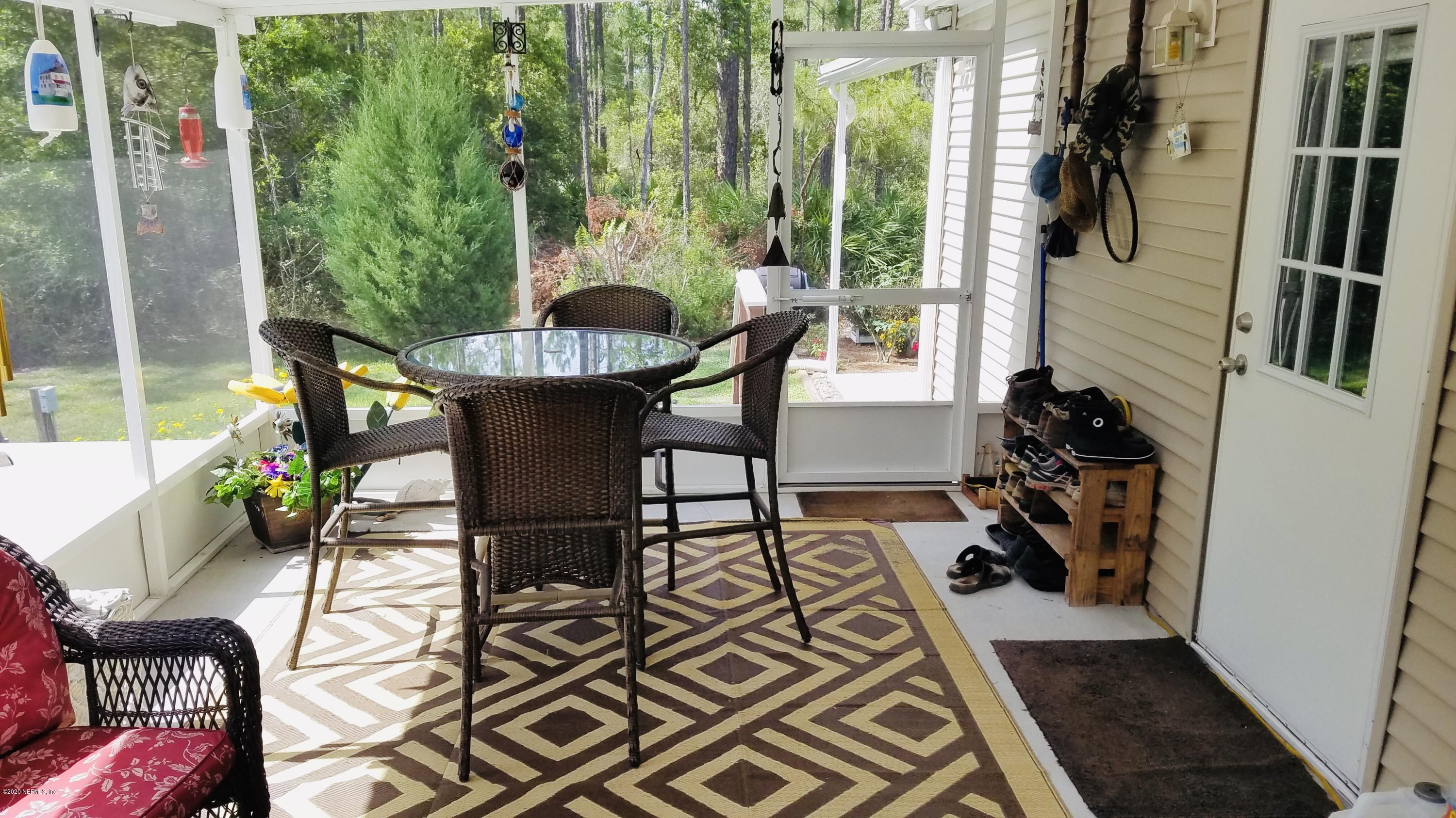 Screen porch