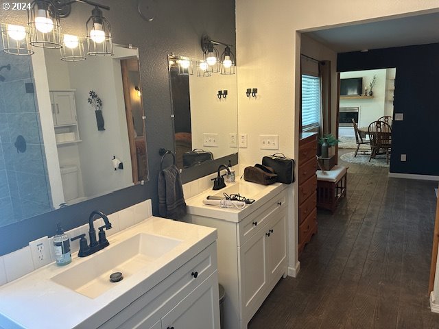 855 West Hensel Road Hermiston, OR 97838 - Photo 13 of 26 a spacious bathroom with a double vanity sink and mirror