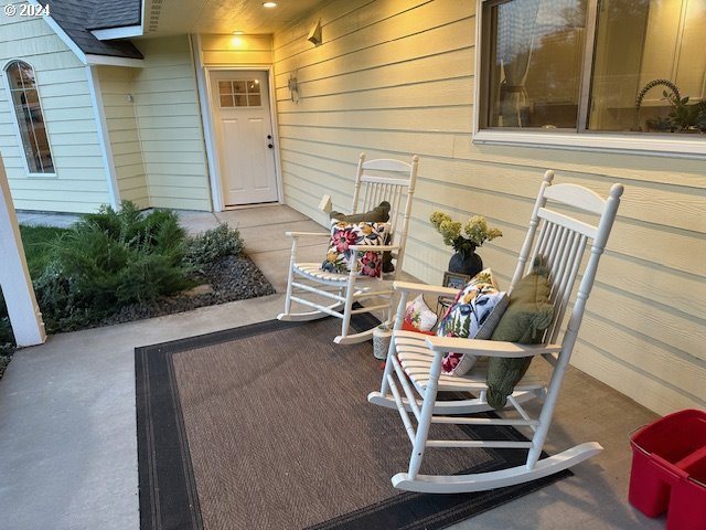 855 West Hensel Road Hermiston, OR 97838 - Photo 16 of 26 a view of a porch with seating space