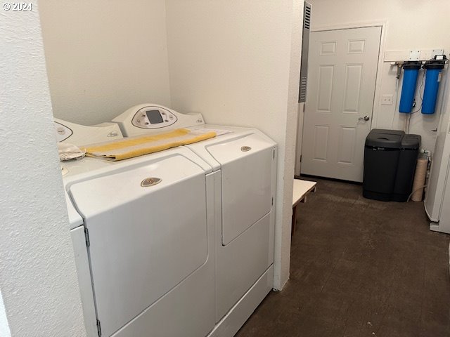 855 West Hensel Road Hermiston, OR 97838 - Photo 23 of 26 a utility room with dryer and washer