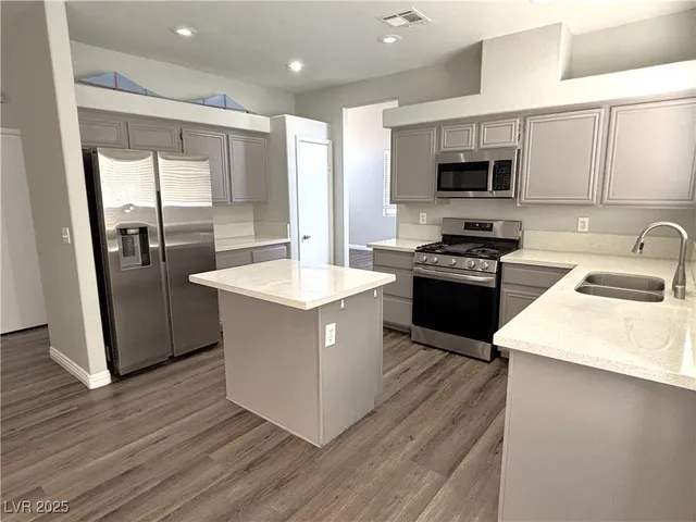 $2,250 | 3569 Lazy Sun Lane, Las Vegas, NV 89147