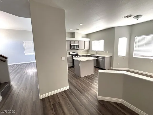 $2,250 | 3569 Lazy Sun Lane, Las Vegas, NV 89147