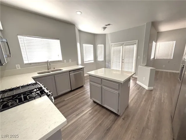 $2,250 | 3569 Lazy Sun Lane, Las Vegas, NV 89147