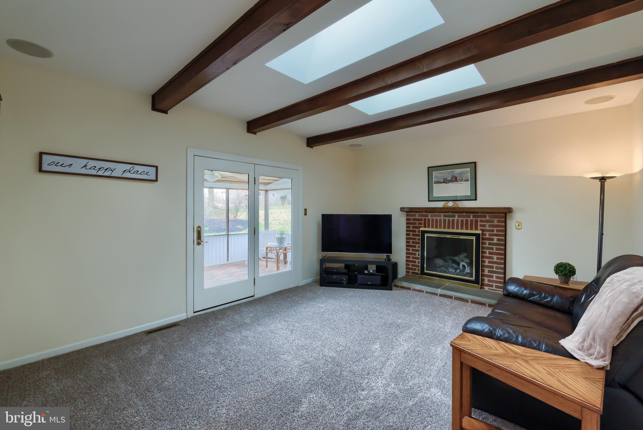 515 Defoe Road Hockessin, DE 19707 - Photo 18 of 40 Wonderful family room with skylights!