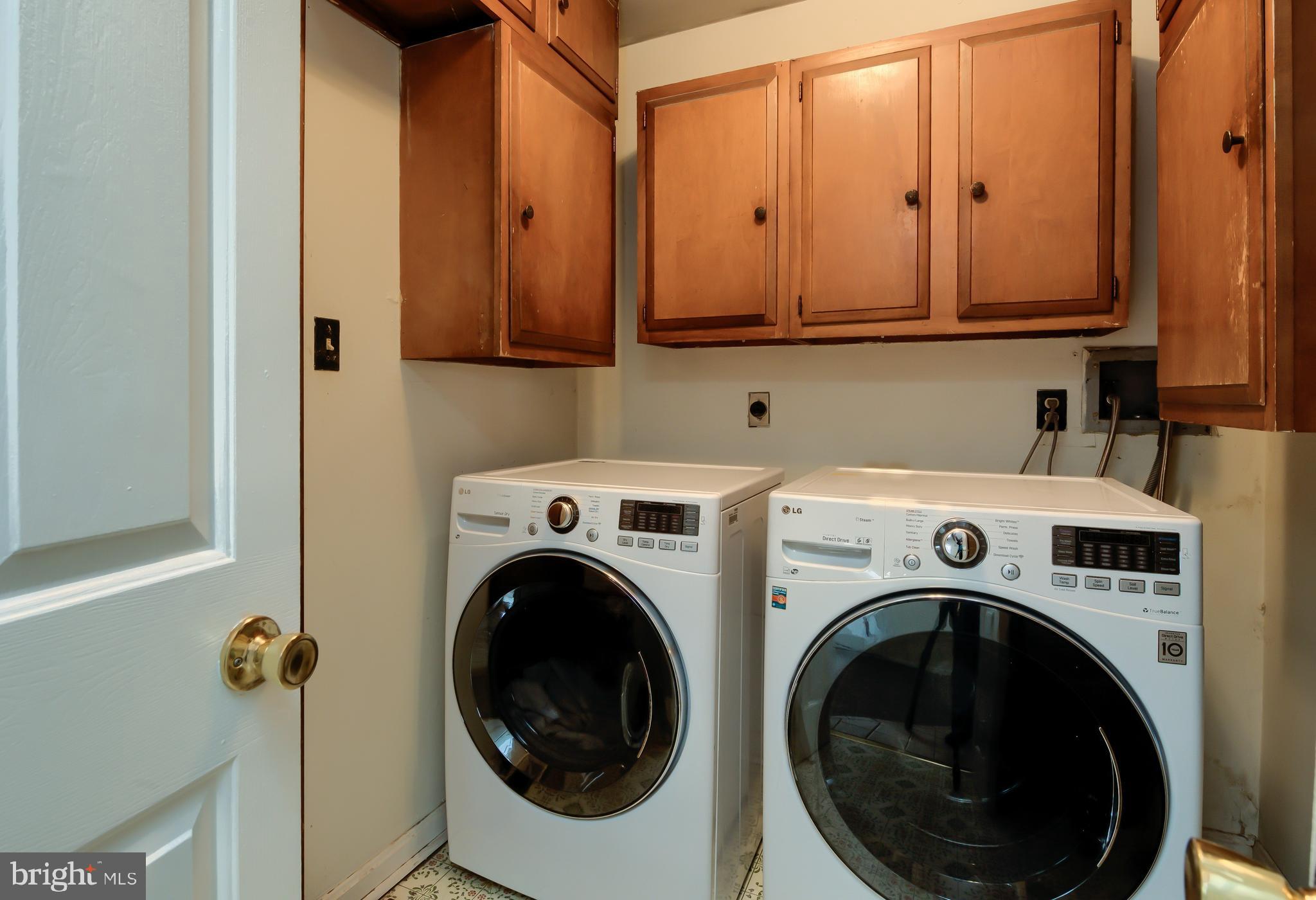 515 Defoe Road Hockessin, DE 19707 - Photo 20 of 40 1st floor laundry room