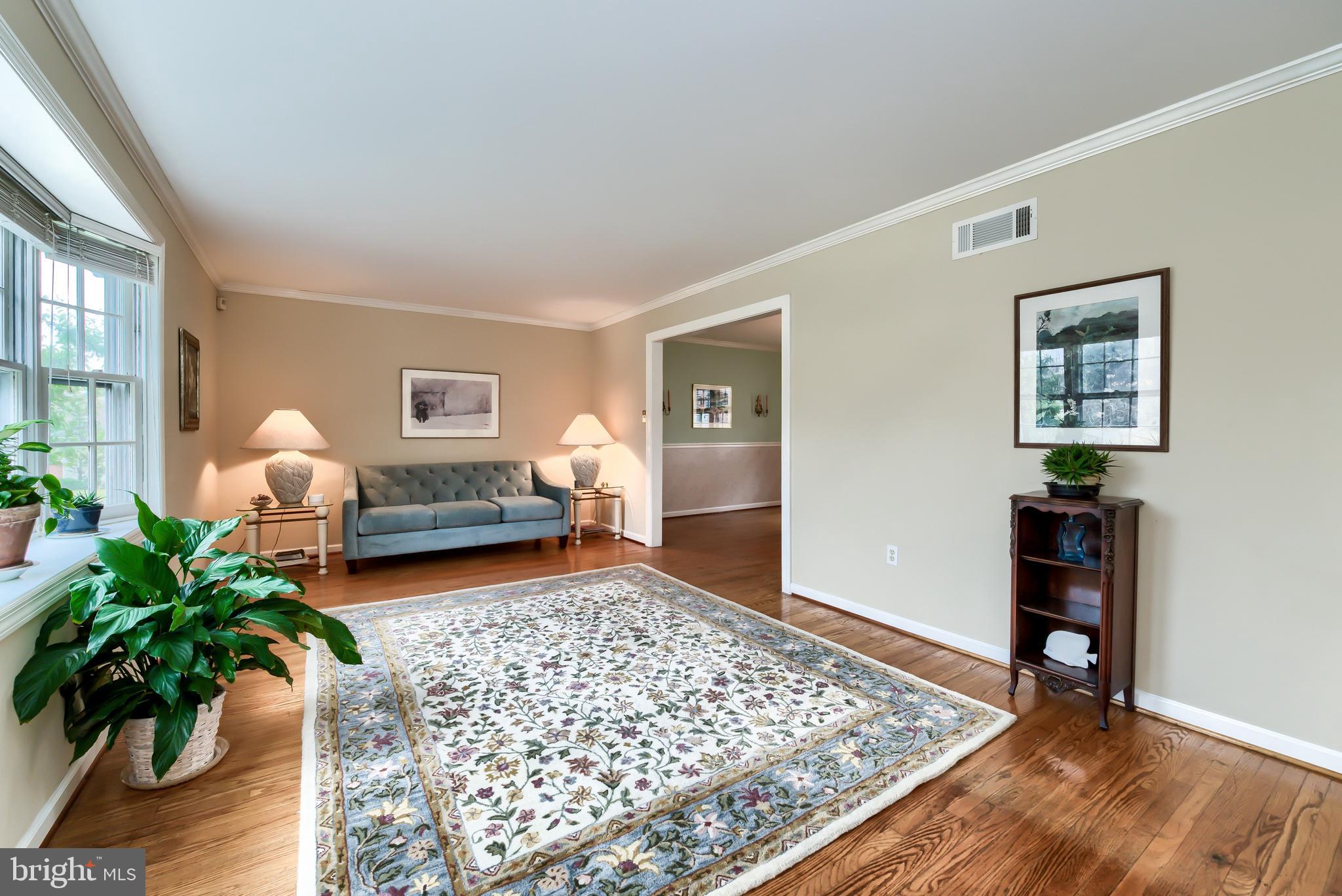 515 Defoe Road Hockessin, DE 19707 - Photo 5 of 40 Livingroom