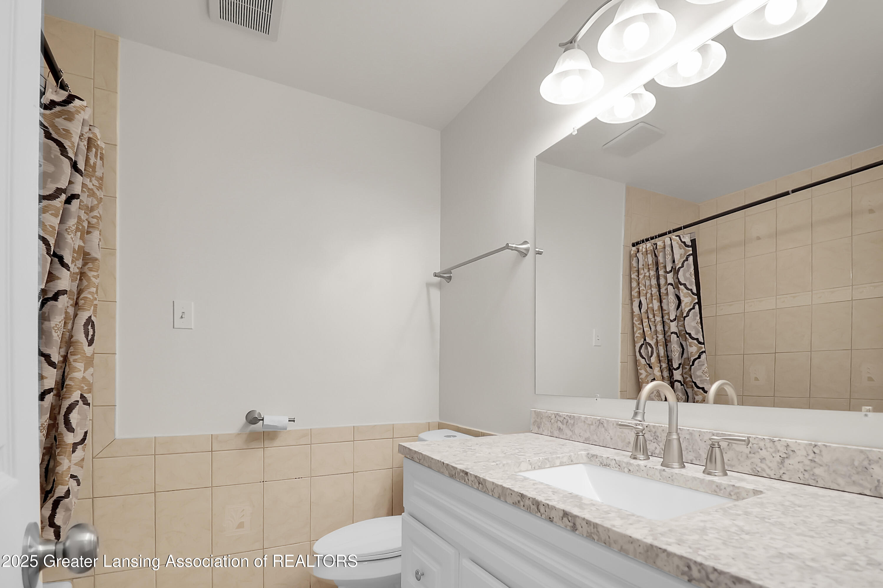 3217 Lawdor Road Lansing, MI 48911 - Photo 12 of 37 IMG_1672