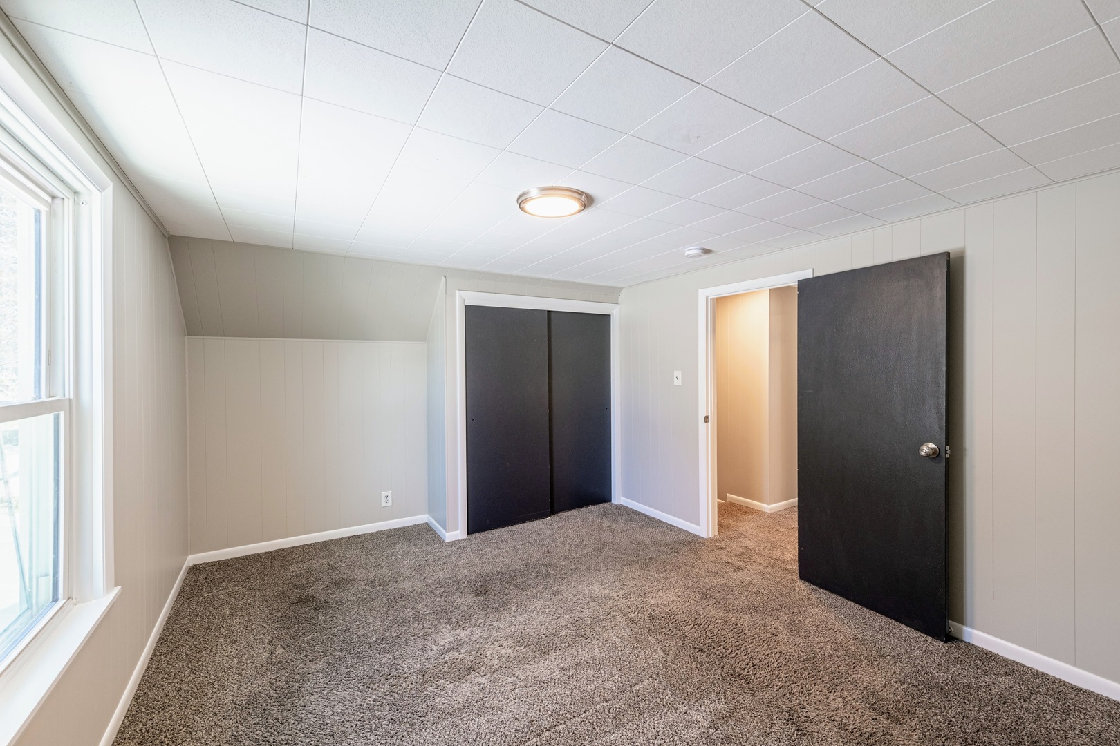 3017 Gabriel Avenue Zion, IL 60099 - Photo 17 of 21 an empty room with windows and closet