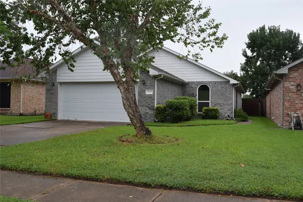 $1,915 | 18130 Beaverdell Drive, Tomball, TX 77377