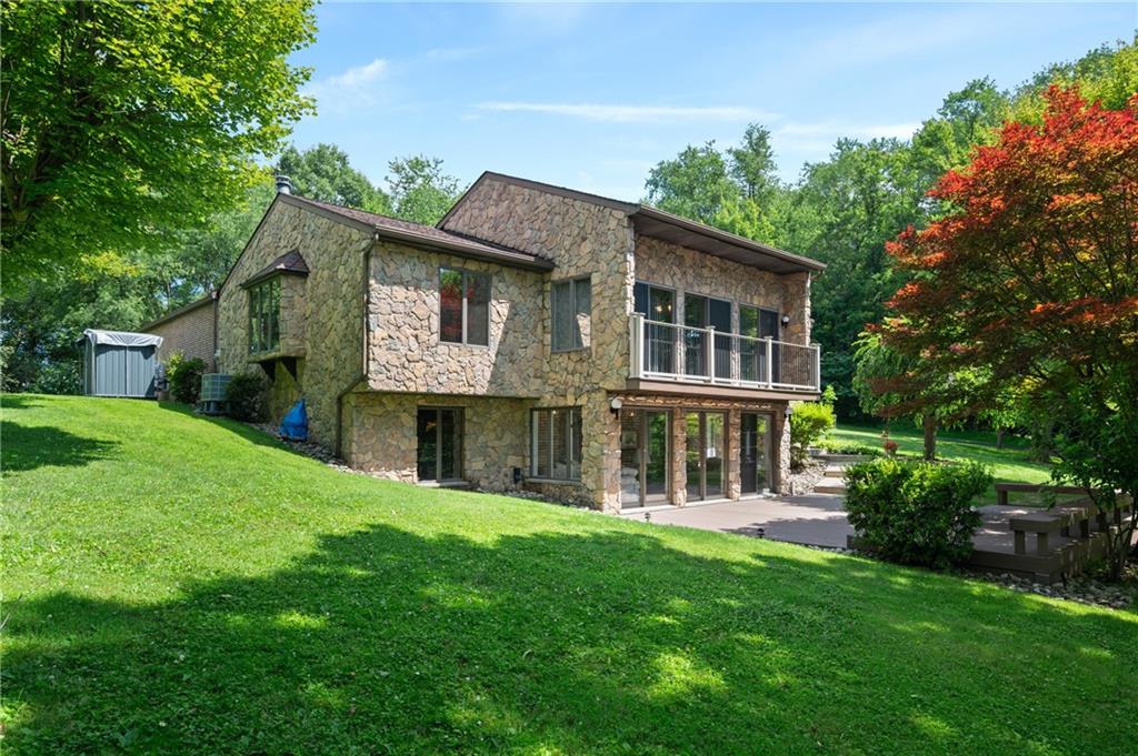 987 Beck Road Leechburg, PA 15656 - Photo 4 of 35 a front view of house with yard and green space