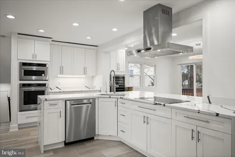 $1,469,900 | 515 Woodland Court Northwest, Vienna, VA 22180