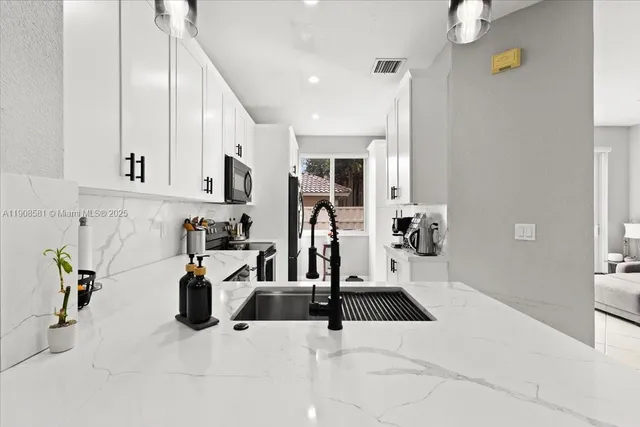 $480,000 | 4086 Northwest 92nd Avenue, Sunrise, FL 33351