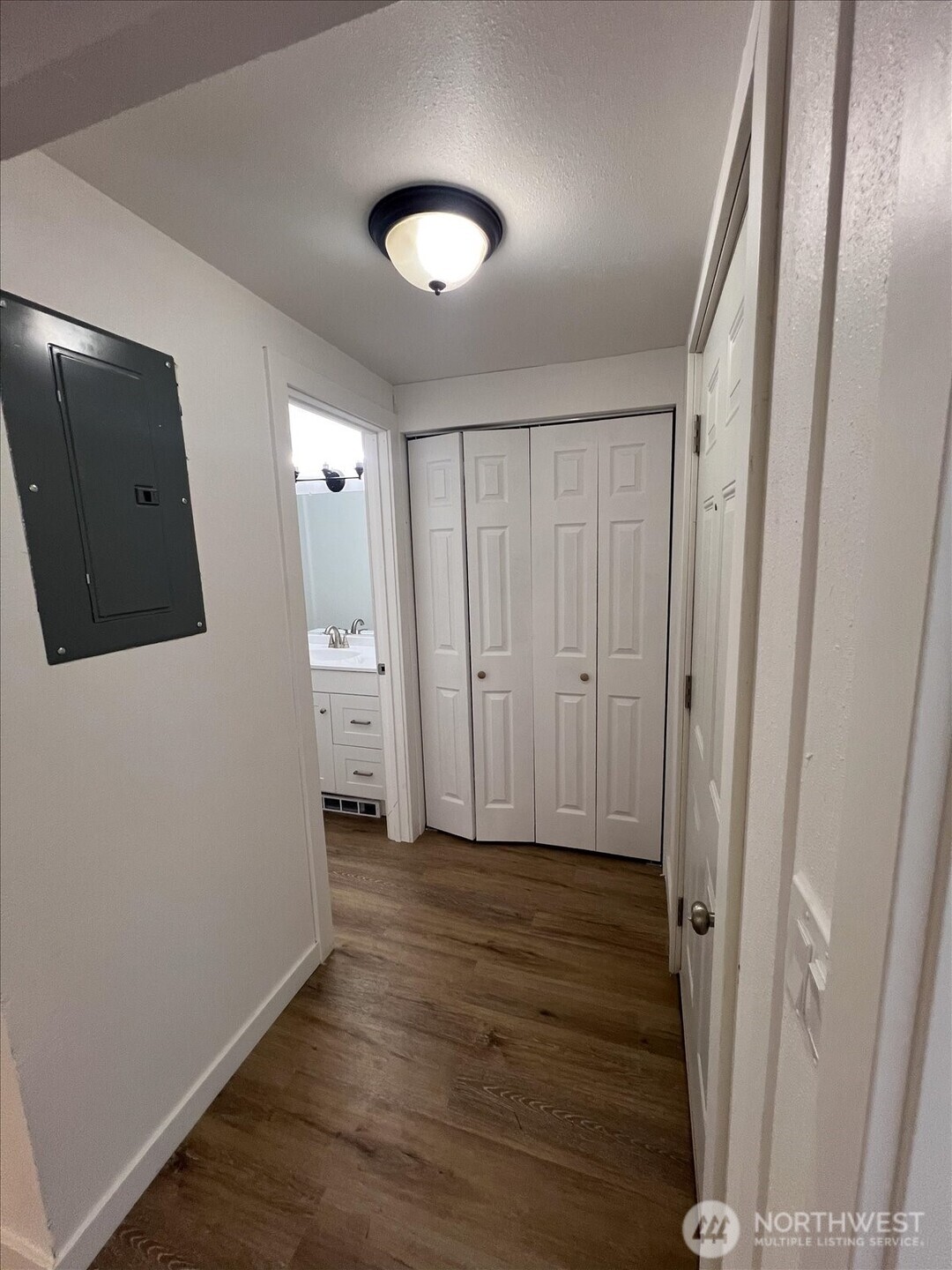 10443 17th Avenue Southwest Seattle, WA 98146 - Photo 26 of 40