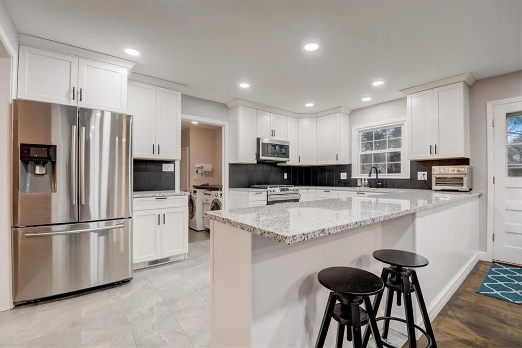 7855 Graham Road Indianapolis, IN 46250 - Photo 15 of 42 Gallery Image 15