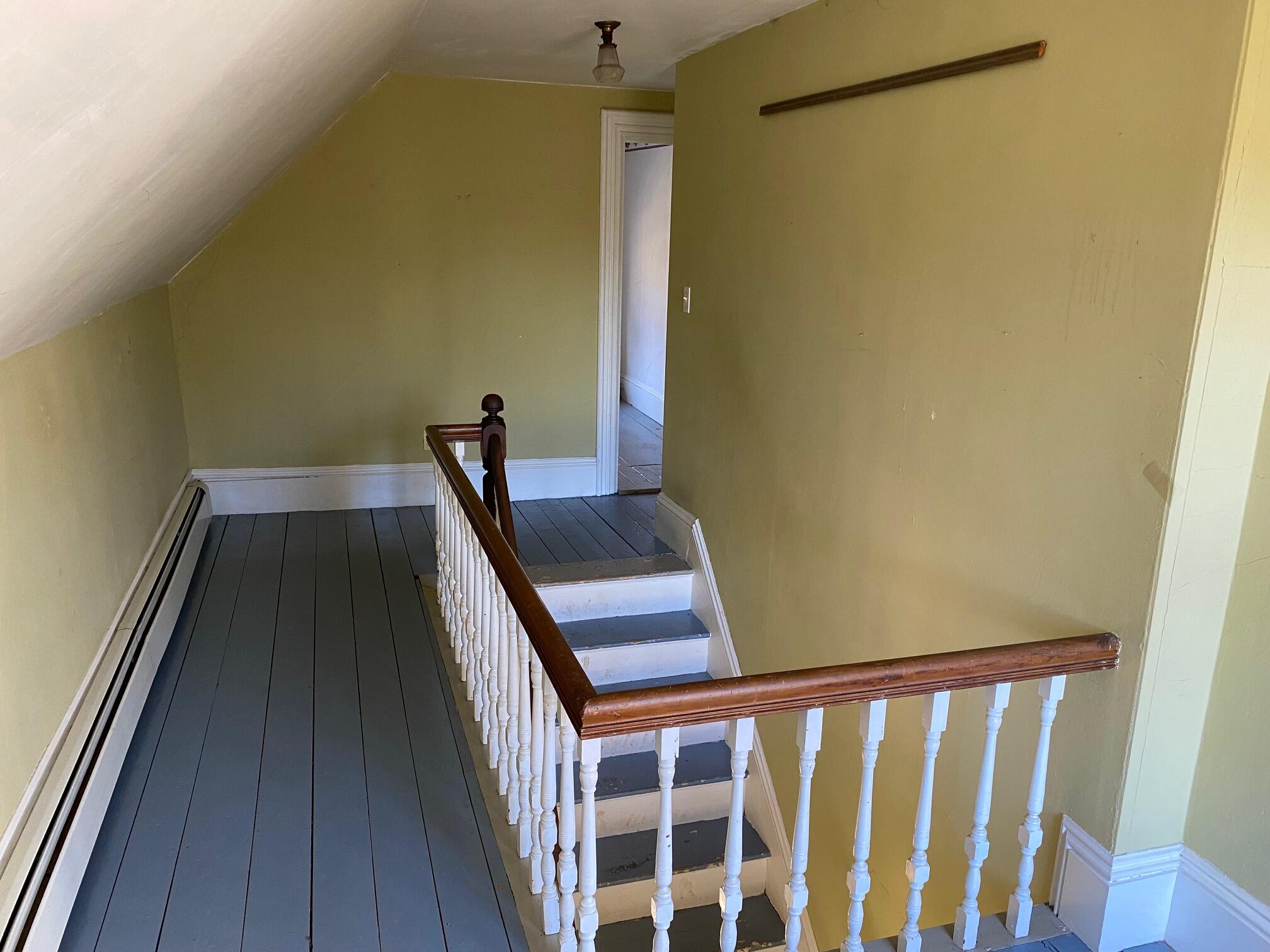 842 Main Road Islesboro, ME 04848 - Photo 28 of 40 Upstairs Hallway