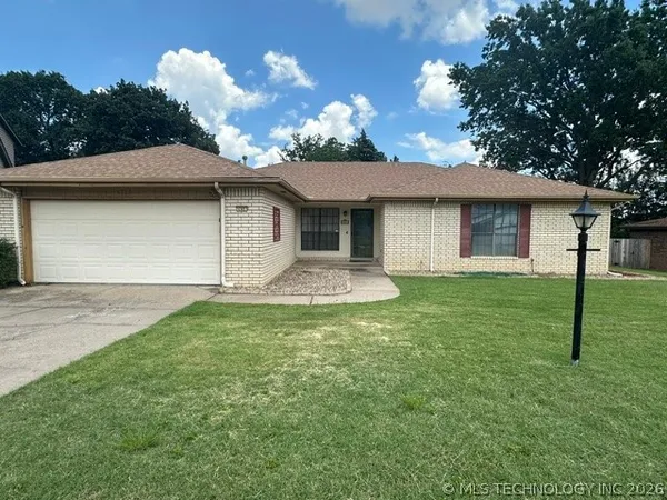 $1,825 | 6365 South 85th E Avenue, Tulsa, OK 74133