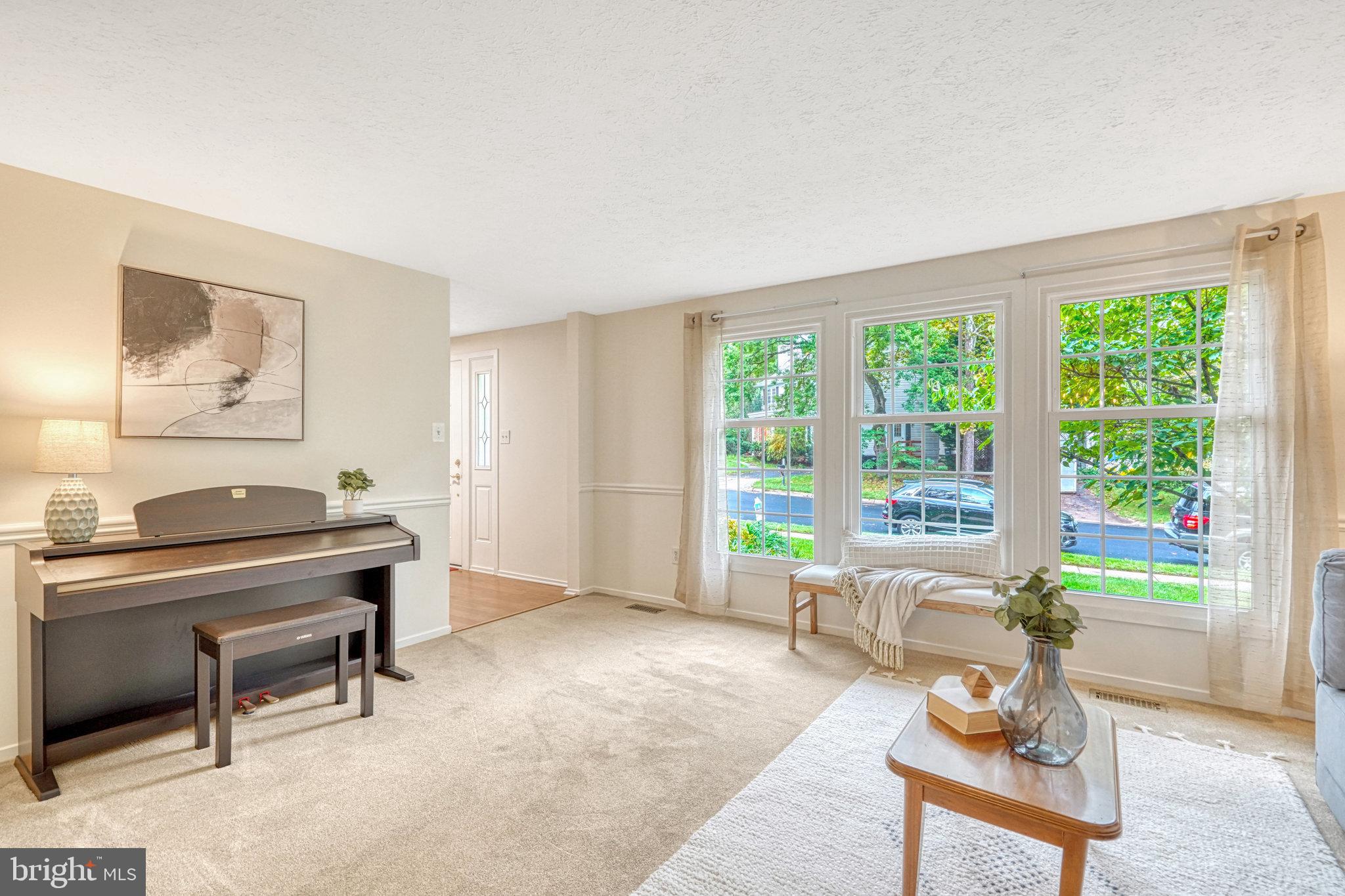6013 Windward Drive Burke, VA 22015 - Photo 14 of 44 Living Room