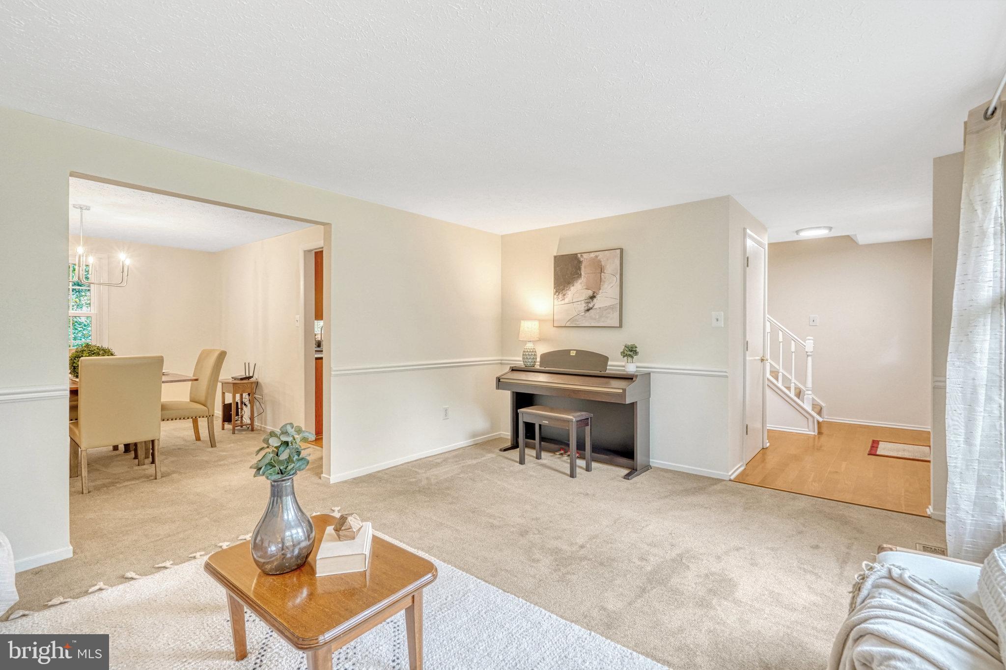 6013 Windward Drive Burke, VA 22015 - Photo 15 of 44 Living Room